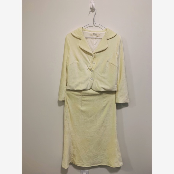 Light yellow suit